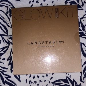 Anastasia Beverly Hills glow kit “sun dipped”